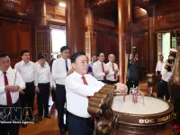 Party Secretariat’s permanent member pays tribute to President Ho Chi Minh in Nghe An