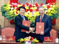 Task handover ceremony held between Party General Secretary, State President To Lam and former State President Luong Cuong