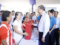 Party General Secretary and State President meets workers in Ho Chi Minh City