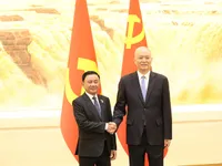 Vietnamese, Chinese senior Party officials hold talks in Beijing