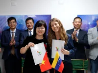 VTV’s International Programs   Department and TeleSUR sign a cooperation agreement