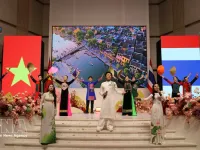Vietnamese in Thailand expect stronger bilateral ties