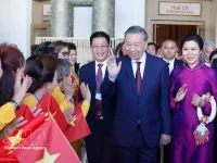 Top leader talks economic rise, state overhaul with OV community in Thailand