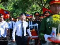 PM attends memorial service, burial for Vietnamese volunteer soldiers, experts died in Laos