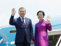 Top leader leaves Hanoi for official visit to Thailand
