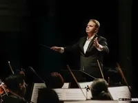 Finish conductor, Vietnamese violist perform at Saigon Opera House