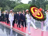 Party, State leaders pay tribute to President Ho Chi Minh