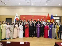NA President meets Vietnamese community in RoK