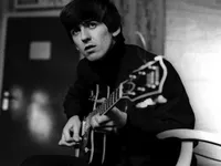 Cây guitar của thành viên The Beatles trị giá gần 1 triệu USD