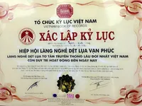 Vạn Phúc nhận kỷ lục làng nghề lụa tơ tằm lâu đời nhất Việt Nam