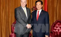 Prime Minister greets Duke of York in Singapore