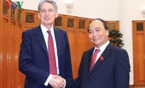 Prime Minister receives UK Foreign Secretary