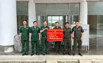 Dien Bien border guards donate supplies to Lao counterparts