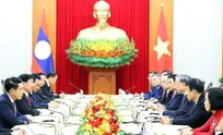 Vietnamese Party chief meets top Lao leader in Hanoi