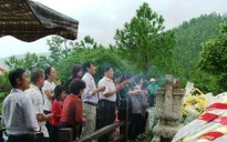 Hàng vạn người đội mưa viếng mộ Đại tướng nhân dịp Tết Độc lập