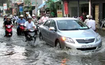 TP.HCM: Triều cường gây ngập nặng nhiều nơi