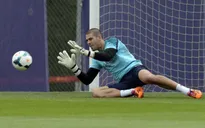 Lộ thời điểm M.U ký hợp đồng với Valdes