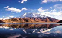 Ngắm vẻ đẹp hư ảo hồ nước Karakul ở Tajikistan