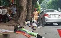 Ô tô mất lái “hất tung” người điều khiển xe máy