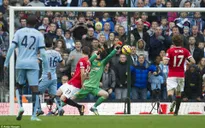 Dư âm derby Manchester: Yaya Toure, sai lầm của trọng tài và bầy "Quỷ đỏ" non nớt