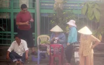 Vé tàu Tết: Vé chợ đen không hợp lệ, "cò" vẫn ngang nhiên hoạt động