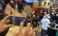 Cận cảnh 12 nạn nhân được đưa ra khỏi vụ sập hầm thủy điện