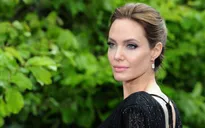 Mải làm đạo diễn, Angelina Jolie quên cả…ăn