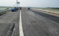 Nứt cao tốc dài nhất Việt Nam: Nhà thầu thi công phải chịu trách nhiệm