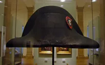 Chiếc mũ của Napoleon đạt mức giá "khủng" 50 tỉ đồng