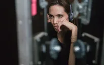 Angelina Jolie gặp tai nạn xe