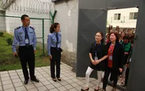 Trung Quốc cho quan chức... thử ngồi tù