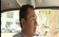 Độc đáo tour du lịch Hà Nội bằng xe cổ của Heri Trần
