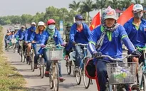 Đạp xe xuyên miền Tây thực hiện các hoạt động vì cộng đồng