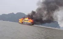 Cháy tàu du lịch trên Vịnh Hạ Long