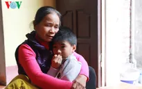 Cứu giúp hai cháu bé mồ côi cha bị tai nạn nghiêm trọng