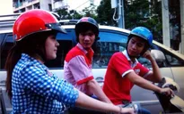 Trải nghiệm "Sống khác" tại chợ Bến Thành cùng "bà Tưng"