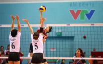 Bộ trưởng Bộ VH-TT&DL xuống sân chúc mừng ĐT bóng chuyền nữ Việt Nam