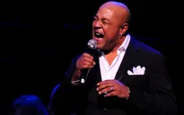 Sẵn sàng cho đêm nhạc của huyền thoại Mỹ Peabo Bryson tại Hà Nội