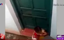 Sốc với clip em bé… ăn rác vì cô giáo phạt nhốt ở ngoài