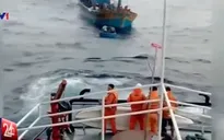 Cứu nạn thành công 14 ngư dân trôi dạt trên biển