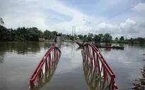 TP. HCM: Sà lan tông sập cầu Cái Tâm