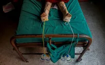 Cuộc sống khó khăn của người dân sau động đất tại Nepal