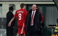 Benitez "tố" Gerrard mượn tên tuổi để bán được thật nhiều sách