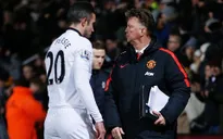 Tại sao M.U nên bán Van Persie?