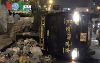 Hà Nội: Xe chở hoa quả “húc” hàng loạt xe thu gom rác