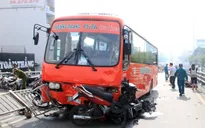 Xe khách đâm liên tiếp 7 xe máy, ít nhất 8 người bị thương