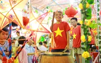 Người dân đón Trung thu rộn ràng khắp các ngả đường