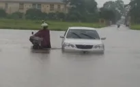 Mưa to tại Hà Nội: Một số điểm sẽ còn ngập úng hết hôm nay