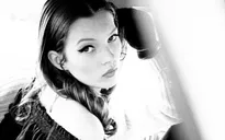 Ảnh hiếm của siêu mẫu Kate Moss năm 18 tuổi đáng giá nghìn USD
