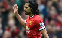 Falcao vẫy chào CĐV Man Utd trong trận đấu cuối tại Old Trafford